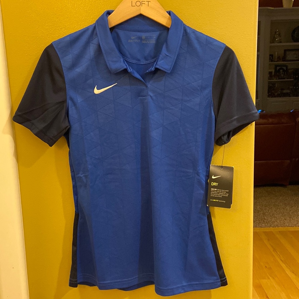 NWT NIKE WOMEN’S SHORT SLEEVE